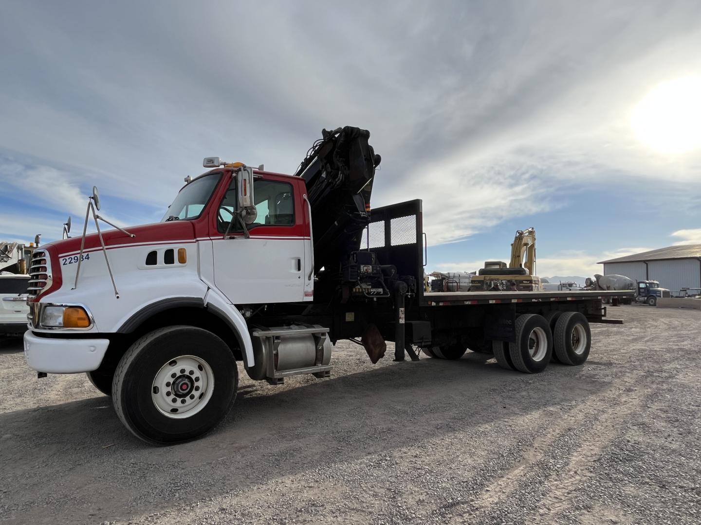 CAMION STERLING LT9500 CON GRUA HIAB 288E-4 HIPRO